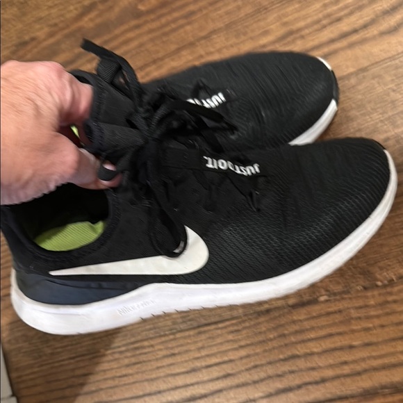 Women's  Black Nike Sneakers - Picture 5 of 6